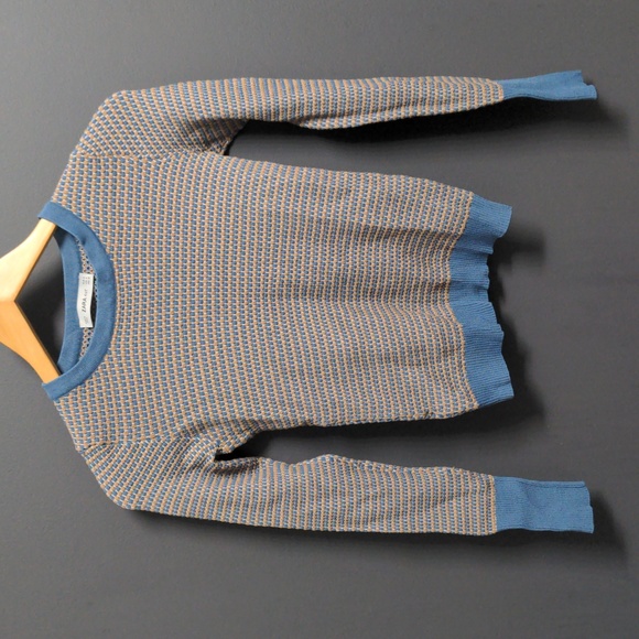 Sweater - Picture 1 of 2